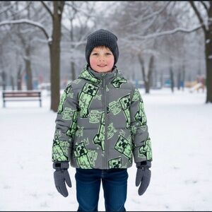 Minecraft Little and Big Boys Creeper Zip Puffer Jacket, Lightweight, Size 4/5